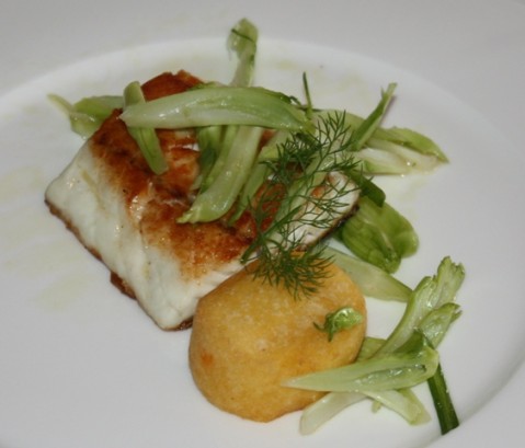 Trancio di spigola con polenta croccante, puntarelle e colatura di alici di Cetara Trancio di spigola con polenta croccante, puntarelle e colatura di alici di Cetara