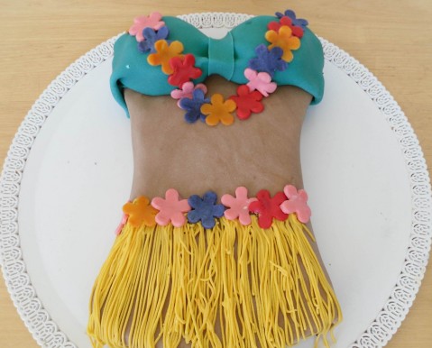 Applica dei fiori in cima alle strice