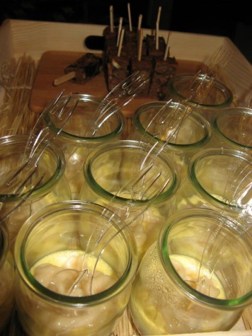 creme brulè di foie gras, pane con noci, purea di mela cotogna. Di Bine Volcic.