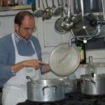Lo chef Paolo Gori al lavoro - photo by Andrea Gori