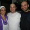 Pizzeria Resilienza, Gennaro Coppeta, a destra, con il pizzaiolo Carmine e la mamma Cristina
