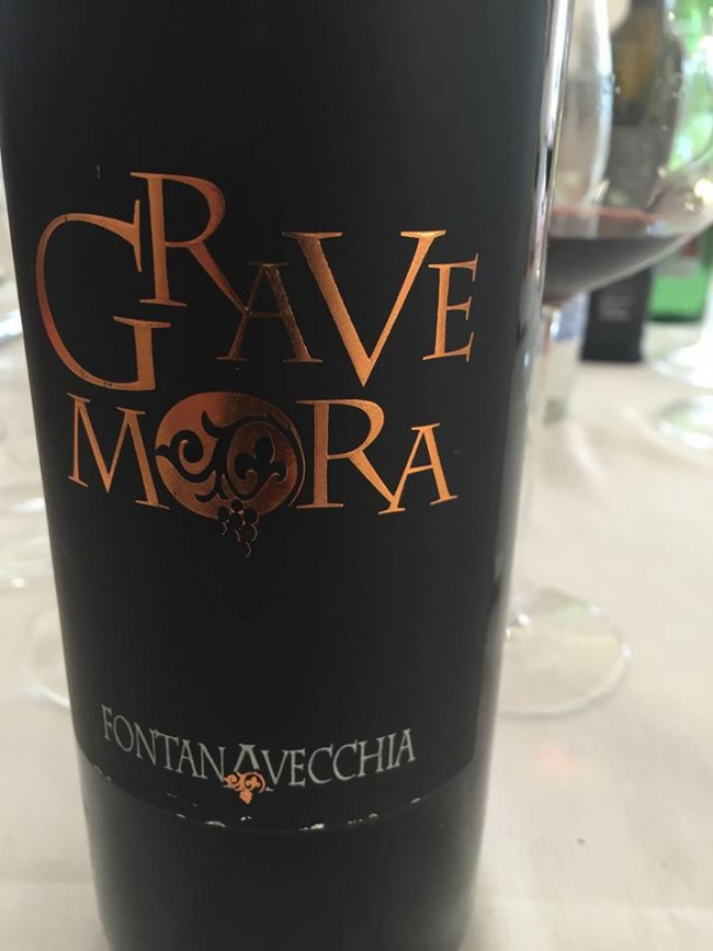 Grave Mora 2001