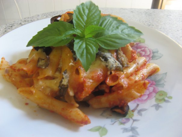 Timballo di maccheroni con melanzane e caciocavallo