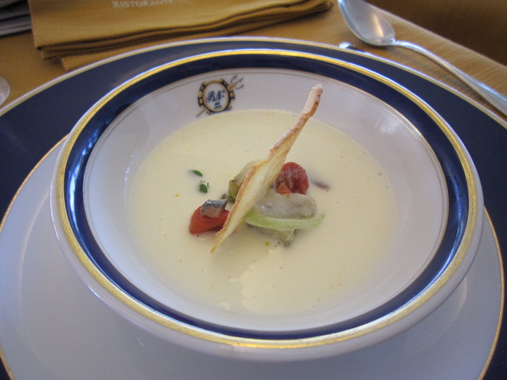 la zuppa di tecnica thai e sostanza mediterranea