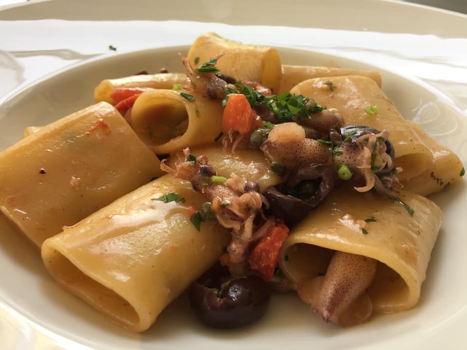 Trattoria del Padreterno, paccheri con capocchielle di calamaretti