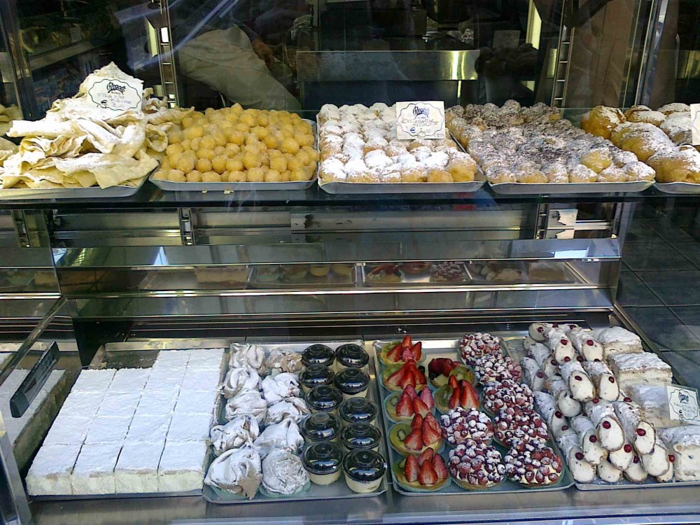 Pasticceria Regoli. La vetrina