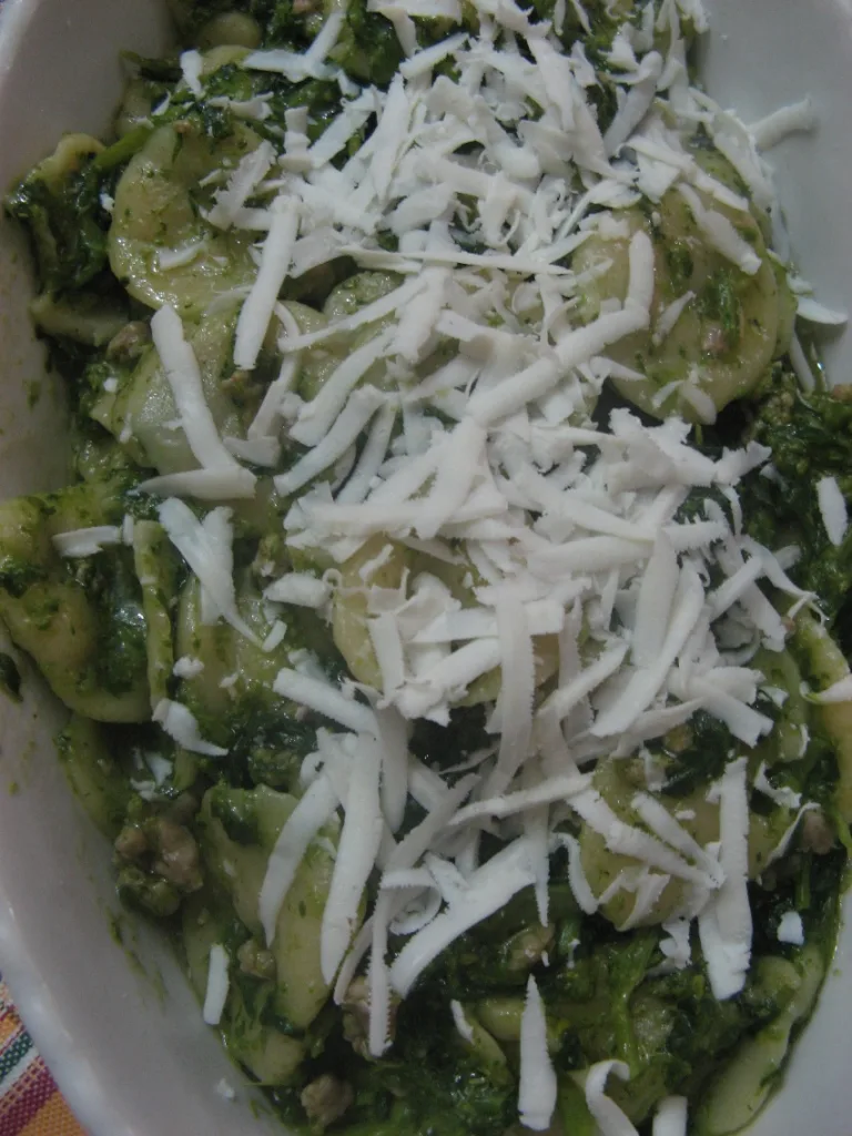 Orecchiette con broccoli e salsicce