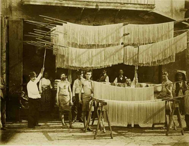 fabbrica di maccheroni napoletana alla fine dell'800