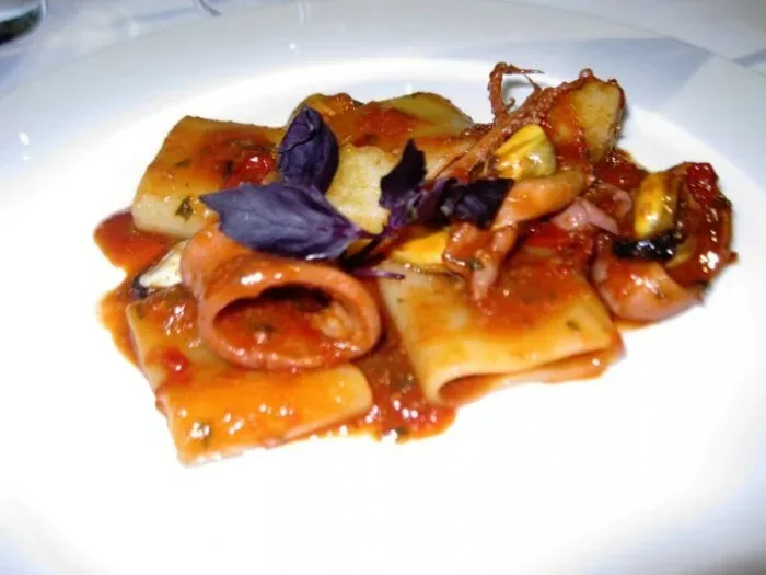 Mezzo pacchero con totani e patate