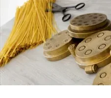 Spaghetti grossi e trafile