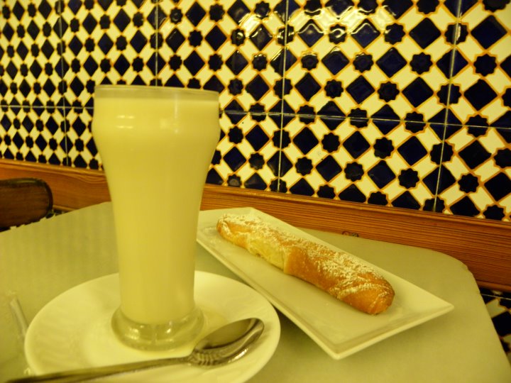 Horchata Natural de chufa y farton (foto di Sara Marte)