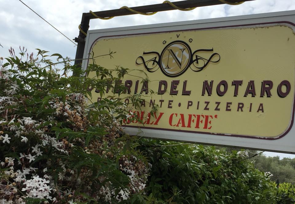 Osteria del Notaro, insegna