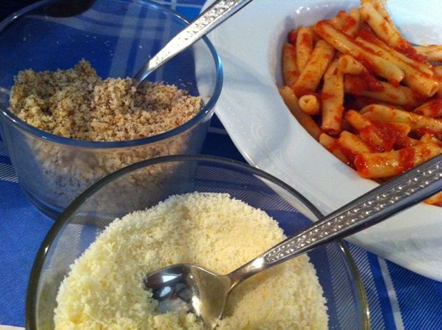 Pecorino e noci: compagni ideali dei carrati