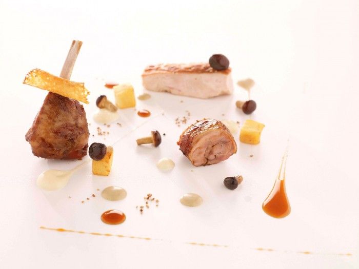 Faraona petto e coscia, cavolfiore, funghi Pioppini e pepe rosso