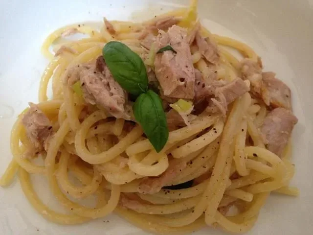 Spaghettone di Gragnano con ventresca di tonno