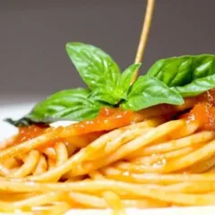 Spaghetti al pomodoro di Raffaele Vitale - foto di Lido Vannucchi