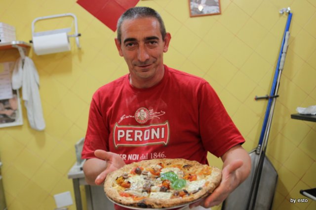 Mauro Autolitano e la pizza con baccalà, provola, pomodorini gialli