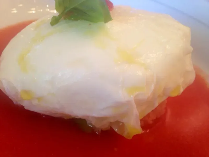 Nuvola di Caprese Pino Cuttaia: piatto simbolo della nuova cucina.