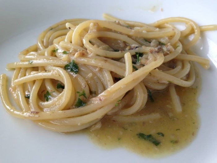 Spaghetti alici e noci