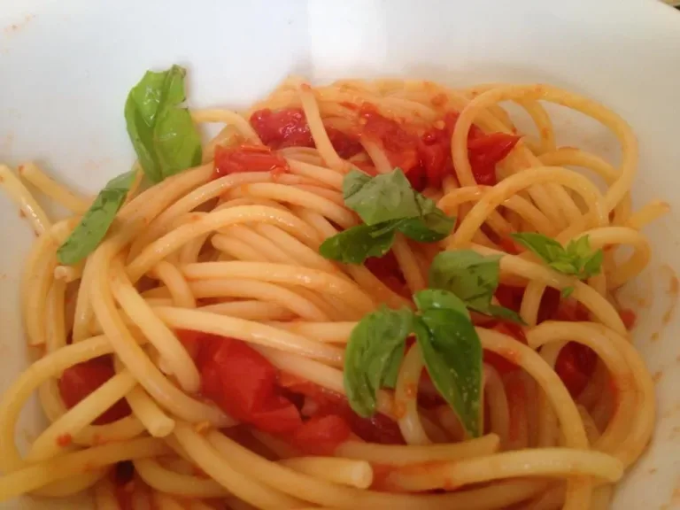 Bucatini al pomodoro