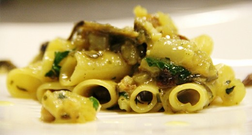 Candele con trippa di baccala e carciofi arrostiti