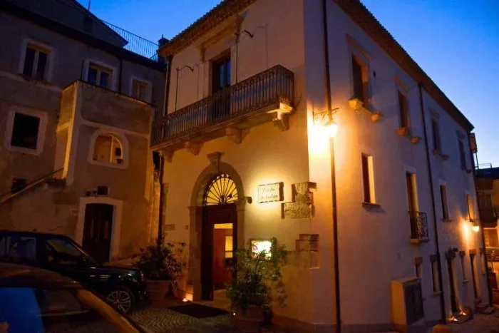 Locanda Severino, l'esterno del palazzo ottocentesco