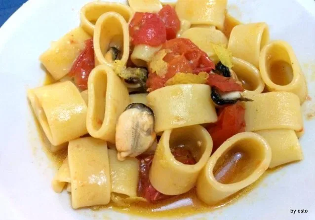 Calamarata con cozze e limone