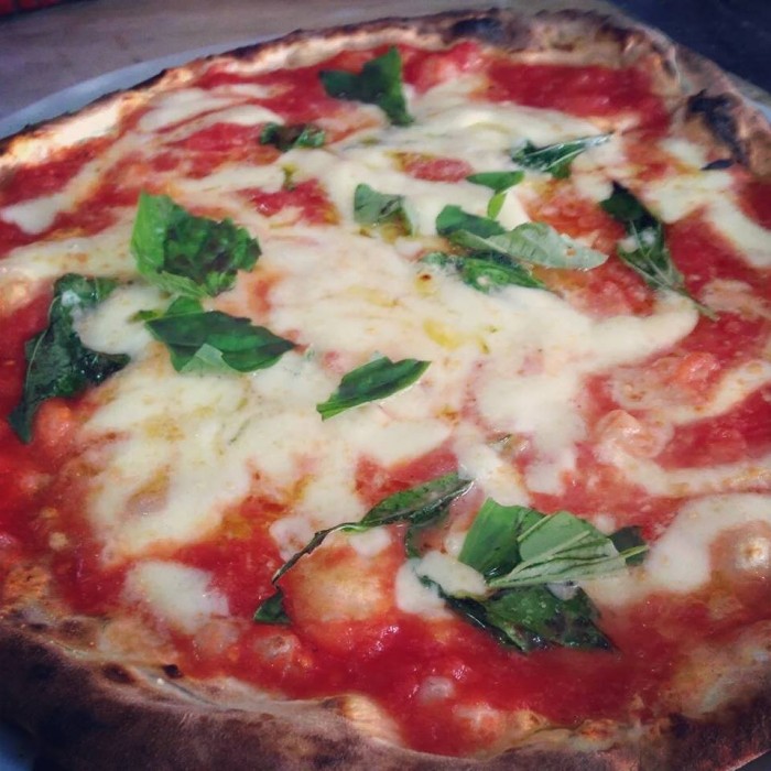 Pizza margherita Carmnella (Foto Egidio Cerrone)