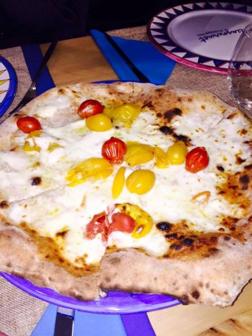 Pizza Gourmet, la pizza con pomdorini gialli e rossi - foto di Dora Sorrentino