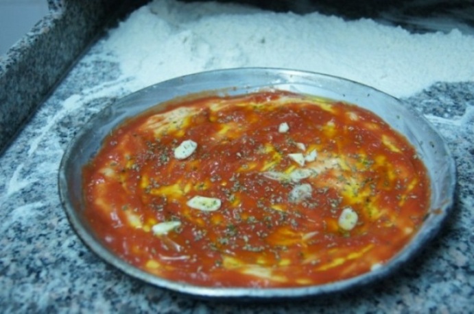 'A pizz rind 'u ruot di Pasqualino Rossi pronta per la cottura