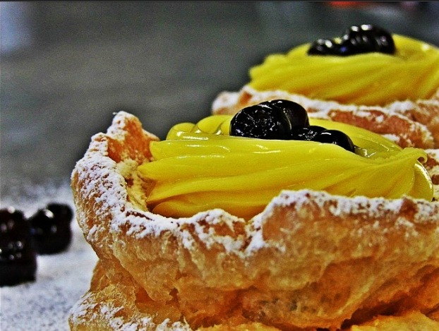 Zeppole Di Natale.Zeppole Di San Giuseppe Della Pasticceria Leopoldo La Ricetta Che Fa Impazzire I Napoletani Luciano Pignataro Wine Blog