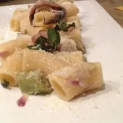 Arcangelo Dandini Mezze maniche e carciofi, acciughe, mentuccia e pecorino