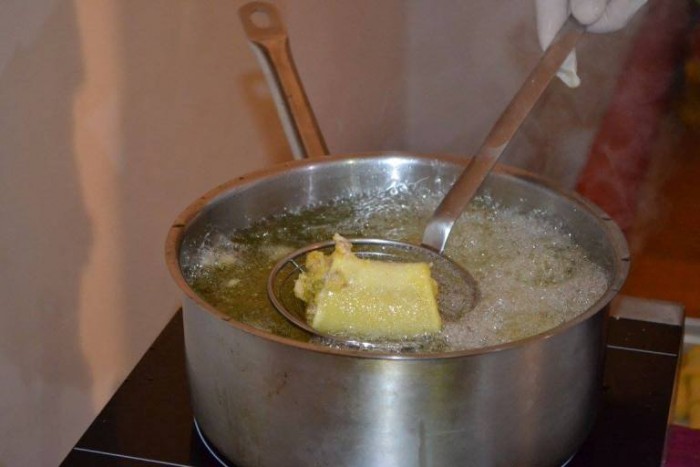 Vitigno & Terroir,  pacchero fritto ripieno di cipollotto nocerino e macinato di mucca