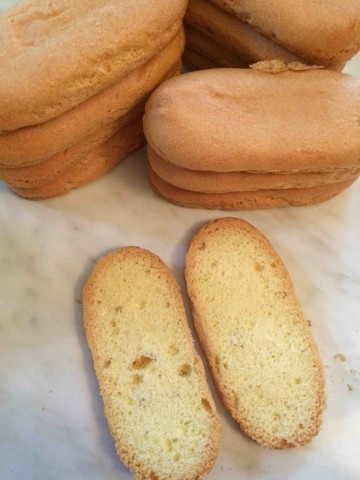 Zuppa Inglese, i tipici biscotti, prima della bagna