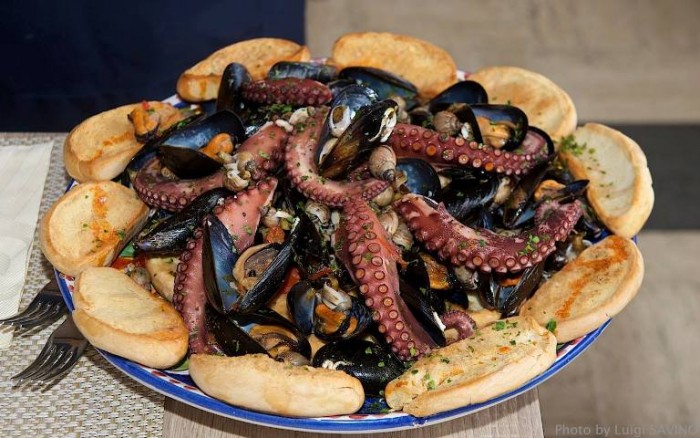 a zuppa di cozze di Carmela Abbate del ristorante Zi Teresa