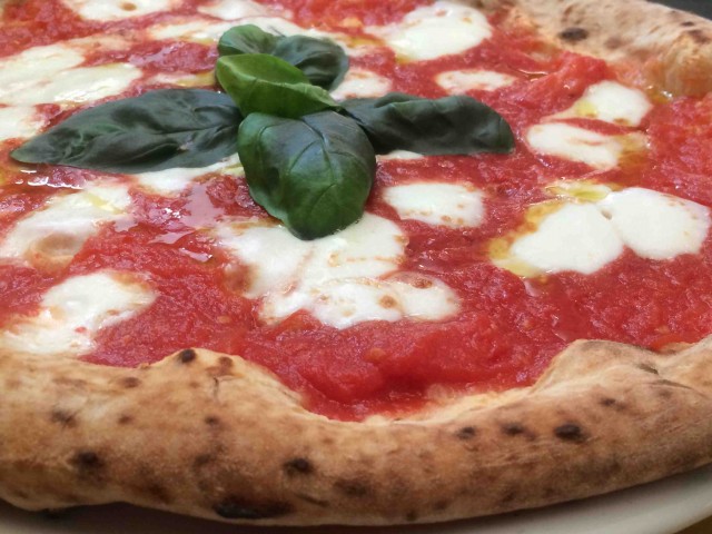 Pizzeria Resilienza, la pizza con le Eccellenze di Salerno