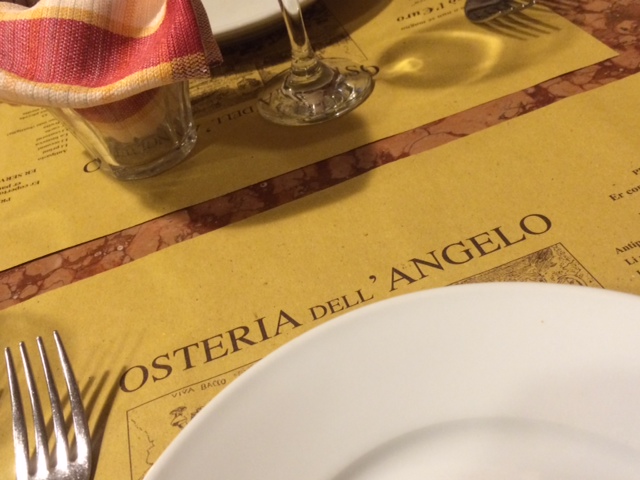 Osteria dell'Angelo, tovagliette in carta paglia