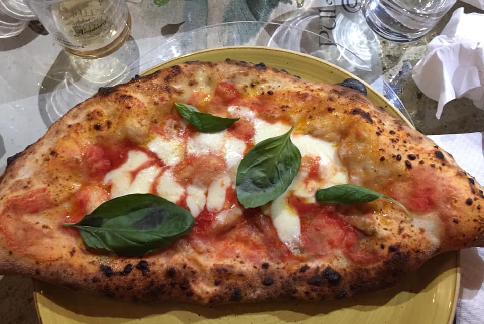 Mangiafoglia a Pontecagnano, il calzone napoletano