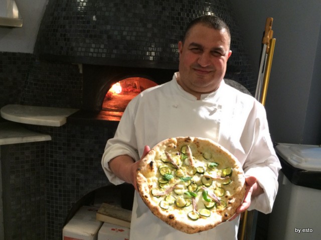 Michele Leo – Pizzeria Palazzo Petrucci - Scapece al limone acciughe, provola affumicata, cipollotto fresco, zucchine, alici sott'olio, limoni, menta.