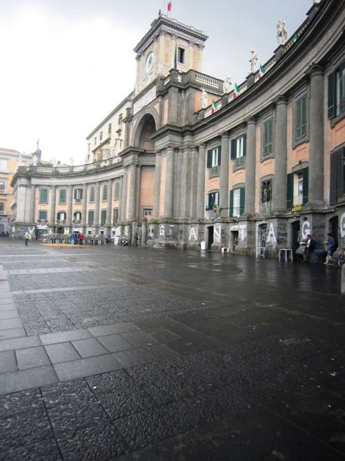 Napoli, Piazza Dante