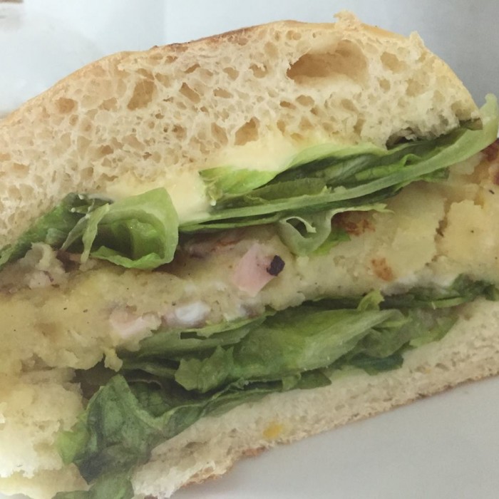 Panino a limone con hamburger di mare