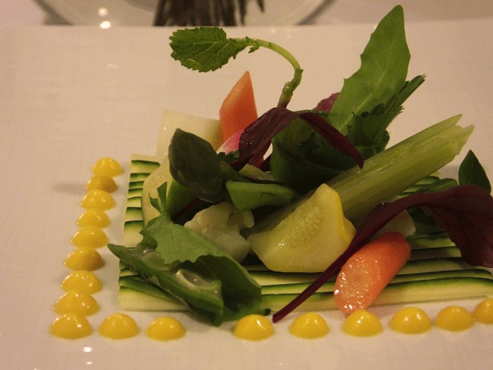 Relais Blu, La primavera...carpaccio di zucchine con insalata di verdure cotte e crude ed emulsione alle carote