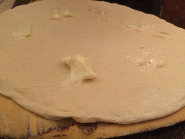 Pizzeria Negri, i ciuffetti di burro sulla pizza bianca