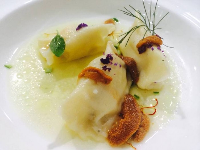 La Galleria, gnocchi di patate e salvia con riccio e consommé di zucchine e zafferano