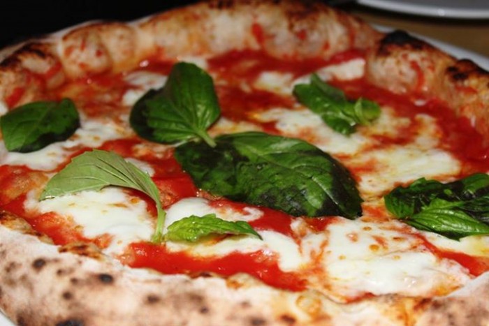 La pizza margherita di Enzo Coccia