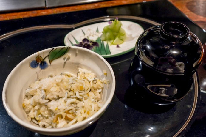Ginza Ukai-Tei, Riso con “bianchetti” e scorze caramellate di yuzu