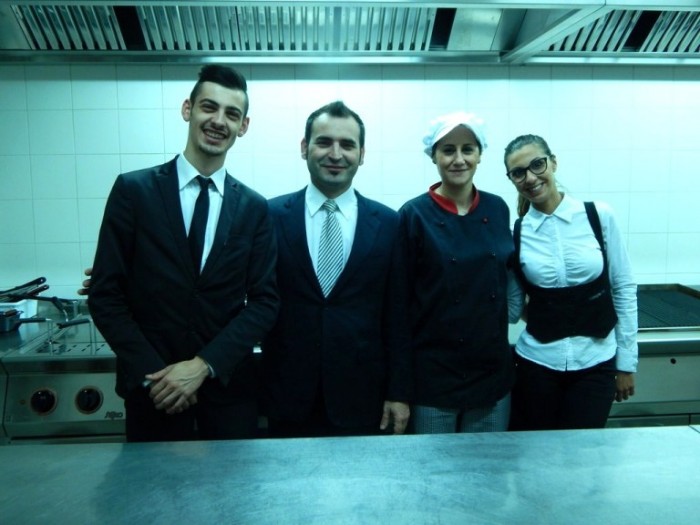 da sx Andrea Mazzeo chef de rang, Daniele Del Polito titolare, Tiziana Silvestro commis di cucina, Fabiana Capone commis di sala