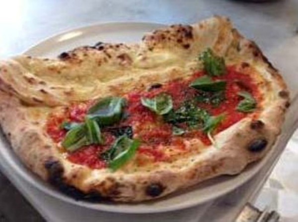 pizza Michele Solara: metà marinara e metà ripiena, a sorpresa
