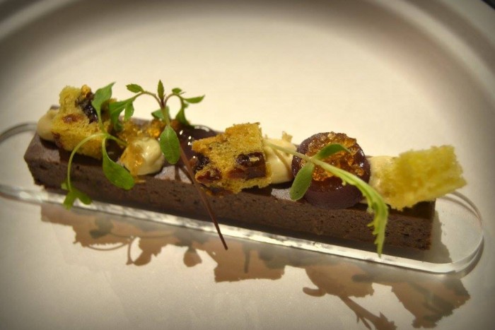 paté di fegatini umbri con pane all’uva, gelatina di cipolle di Cannara e granita di vino liquoroso