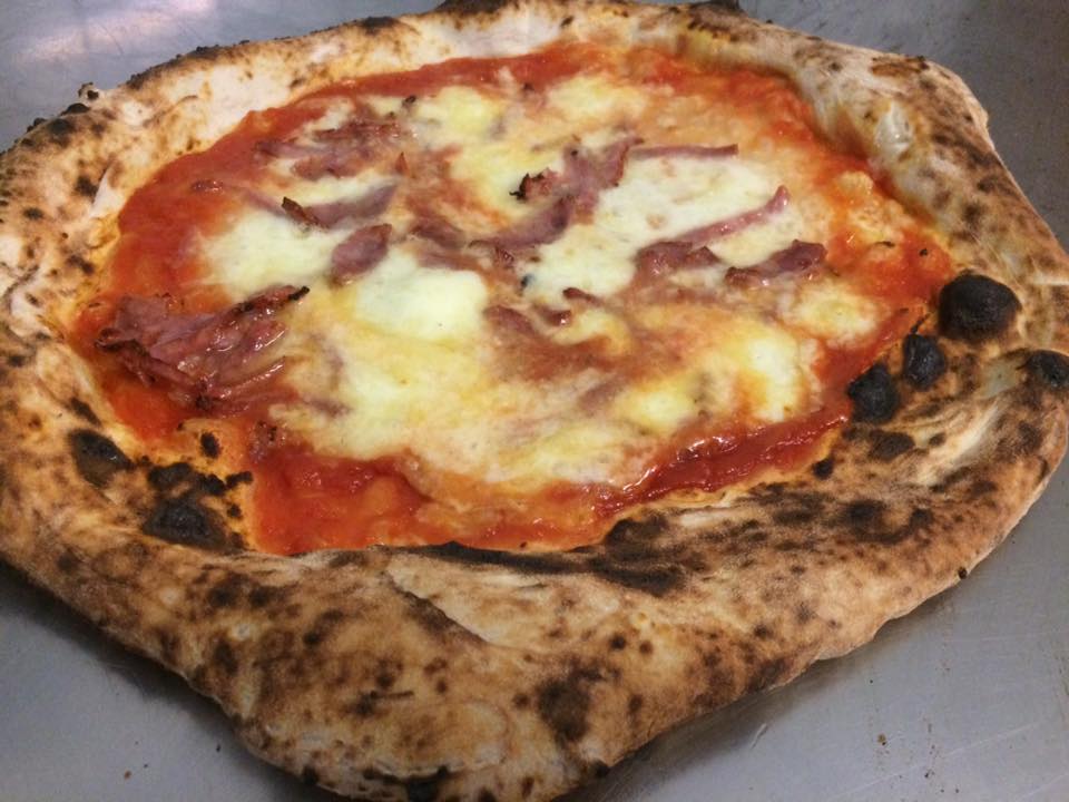 Carminuccio, margherita con salame